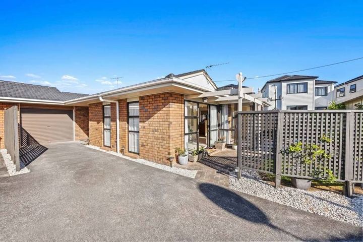 Sold: 2/111 Kolmar Road, Papatoetoe
