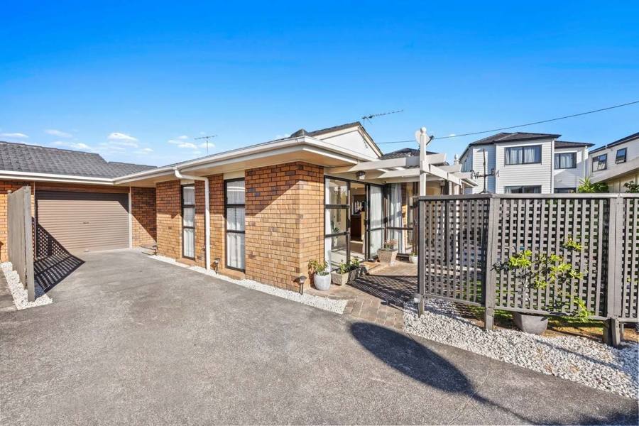 Sold: 2/111 Kolmar Road, Papatoetoe